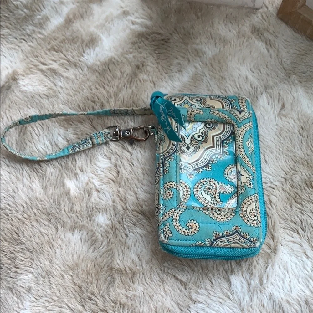⚠️ New Listing Vera Bradley ID Wallet Pre Owned - Picture 4 of 4